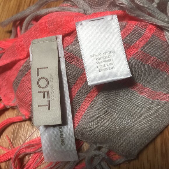 Ann Taylor LOFT Gray & Pink Lightweight Fringe Wool Scarf - Picture 6 of 7